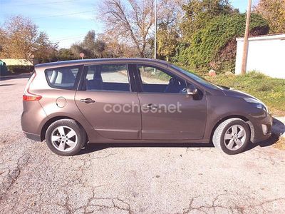 Usado Renault Grand Scénic III Dynamique 130 CV (95 kW) 2010 Marrón Monovolumen