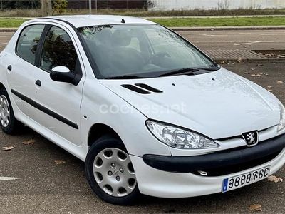 Usado Peugeot 206 75 CV (55 kW) 2006 Blanco Berlina