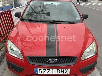 Usado Ford Focus Trend 100 CV (73 kW) 2005 Rojo Berlina