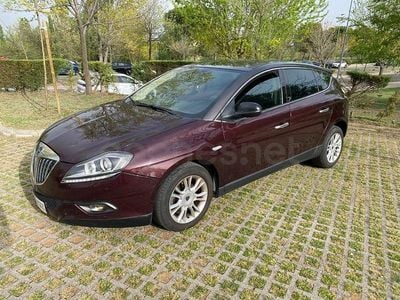 Usado Lancia Delta 120 CV (88 kW) 2009 Granate Utilitario