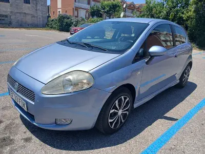 Usado Fiat Punto Dynamic 70 CV (51 kW) 2006 Azul Utilitario