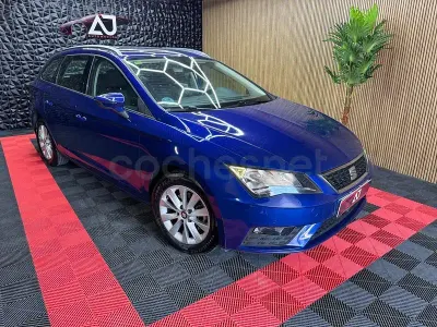 Usado Seat Leon Style 115 CV (84 kW) 2020 Azul Familiar