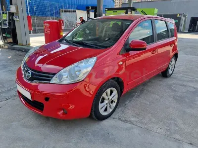 Usado Nissan Note Tekna 90 CV (66 kW) 2011 Rojo Utilitario