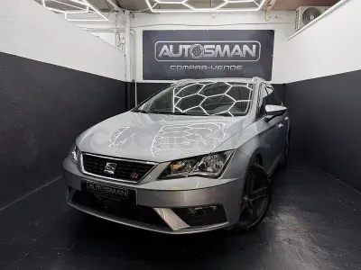 Usado Seat Leon Style 130 CV (95 kW) 2019 Gris / plata Familiar