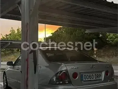 Usado Lexus IS200 155 CV (114 kW) 2005 Gris / plata Berlina