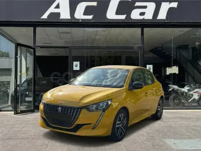 Usado Peugeot 208 Allure 75 CV (55 kW) 2022 Amarillo Utilitario