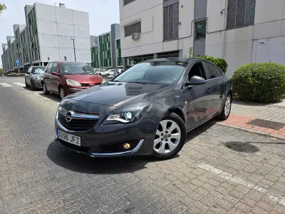 Usado Opel Insignia Selective 140 CV (102 kW) 2015 Gris / plata Berlina