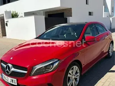 Usado Mercedes A200 Urban 136 CV (100 kW) 2017 Rojo Utilitario