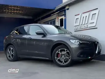 Usado Alfa Romeo Stelvio Veloce 210 CV (154 kW) 2022 Gris SUV