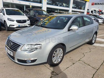 Usado VW Passat Highline 140 CV (102 kW) 2009 Gris / plata Berlina