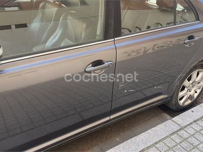 Usado Toyota Avensis Executive 116 CV (85 kW) 2007 Gris / plata Berlina