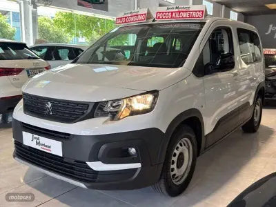 Usado Peugeot Rifter Active 102 CV (75 kW) 2023 Blanco Monovolumen