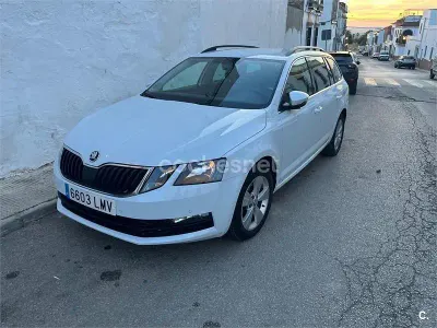 Usado Skoda Octavia Ambition 115 CV (84 kW) 2021 Blanco Familiar