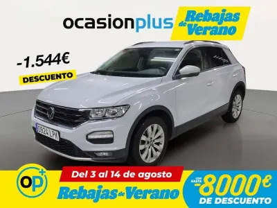 Usado VW T-Roc Advance 110 CV (80 kW) 2021 Gris plata SUV