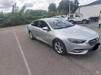 Usado Opel Insignia Selective 136 HP (100 kW) 2017 Cinzento Sedan