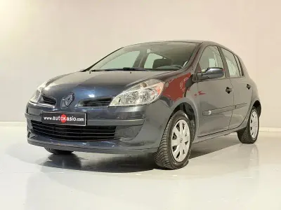 Usado Renault Clio II Authentique 85 CV (62 kW) 2007 Gris / plata Berlina