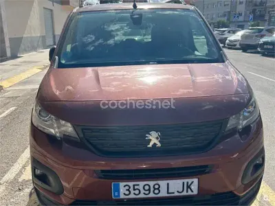 Usado Peugeot Rifter GT-line 130 CV (95 kW) 2020 Granate Monovolumen