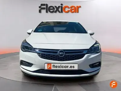 Usado Opel Astra Dynamic 125 HP (91 kW) 2018 Branco Sedan