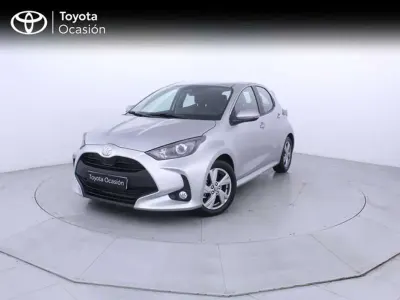 Usado Toyota Yaris Hybrid Active 116 CV (85 kW) 2025 Gris Utilitario