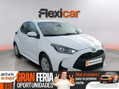 Usado Toyota Yaris Hybrid Active 116 HP (85 kW) 2021 Branco