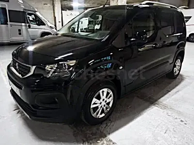 Usado Peugeot Rifter Allure 100 CV (73 kW) 2020 Negro Monovolumen