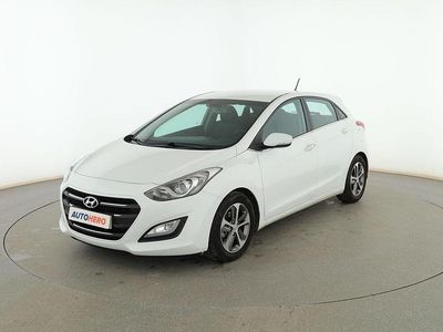 Usado Hyundai i30 100 CV (73 kW) 2015 Blanco Berlina