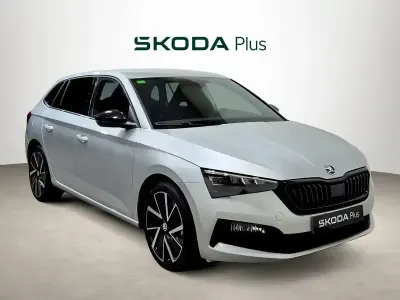 Usado Skoda Scala Sport 150 CV (110 kW) 2022 Gris Utilitario