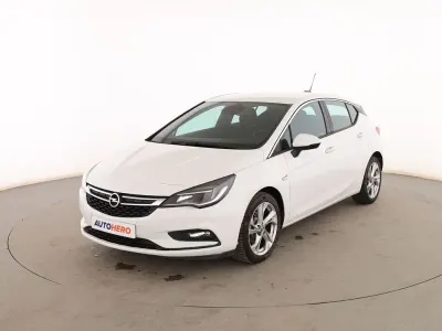 Usado Opel Astra Dynamic 125 CV (91 kW) 2016 Blanco Berlina