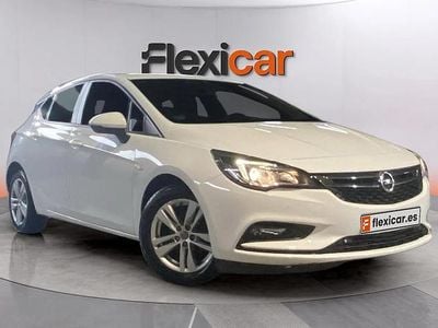 Usado Opel Astra Selective 110 CV (80 kW) 2019 Blanco Berlina
