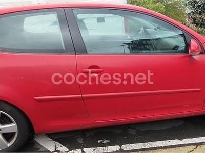 Usado VW Golf V Highline 105 CV (77 kW) 2007 Rojo Berlina
