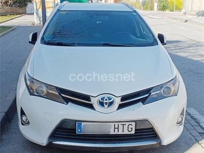 Usado Toyota Auris Hybrid Advance 136 CV (100 kW) 2013 Blanco Familiar