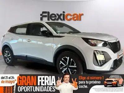Usado Peugeot 2008 Active 100 CV (73 kW) 2023 Blanco SUV