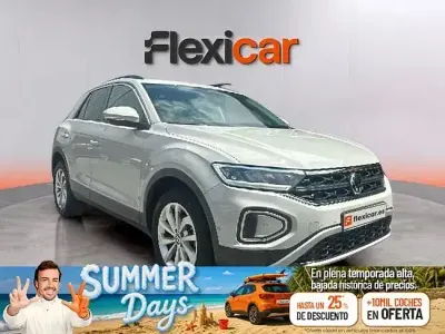 Usado VW T-Roc Life 150 CV (110 kW) 2023 Beige SUV
