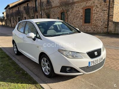 Usado Seat Ibiza Reference 90 CV (66 kW) 2010 Blanco Berlina