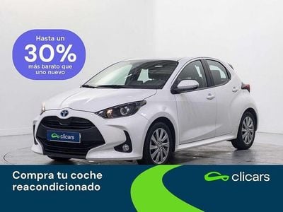 Usado Toyota Yaris Hybrid Active 75 CV (55 kW) 2023 Blanco Berlina