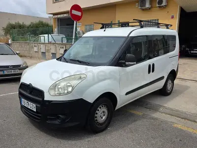 Usado Fiat Doblò Emotion 90 CV (66 kW) 2010 Blanco Monovolumen