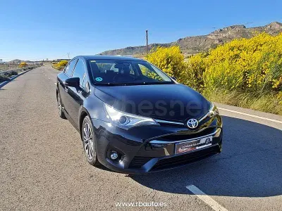 Käytetty Toyota Avensis Executive 143 HP (105 kW) 2016 Musta Sedan