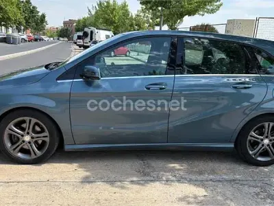 Usado Mercedes B200 136 CV (100 kW) 2013 Azul Monovolumen
