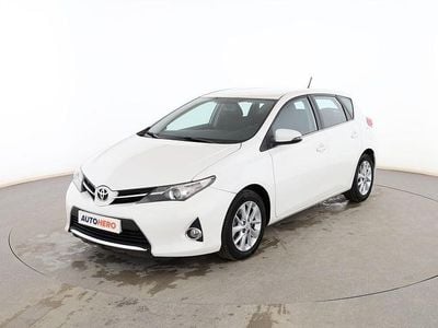 Usado Toyota Auris Active 90 CV (66 kW) 2015 Blanco Berlina