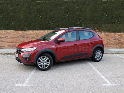 Usado Dacia Sandero Essentiel 101 CV (74 kW) 2022 Granate Berlina