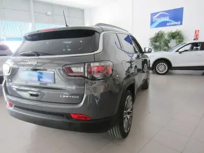 Usado Jeep Compass Limited 130 CV (95 kW) 2022 Beige SUV