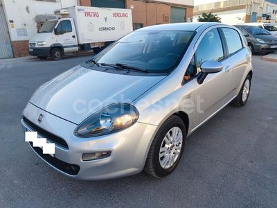 Usado Fiat Punto Young 69 CV (50 kW) 2014 Gris / plata Berlina