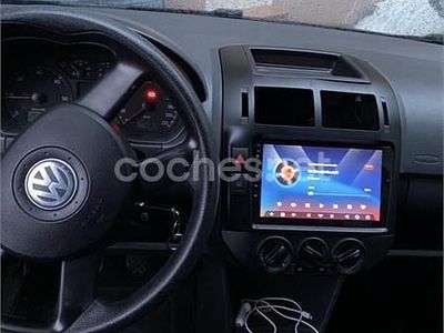 Usado VW Polo Advance 70 CV (51 kW) 2005 Gris / plata Berlina