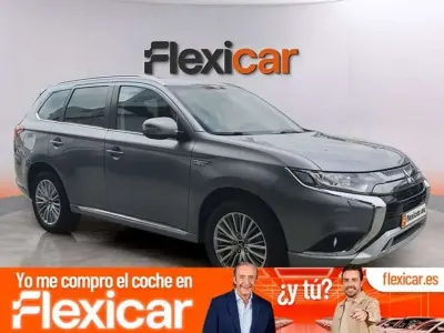 Usado Mitsubishi Outlander P-HEV Motion 224 CV (164 kW) 2018 Gris SUV