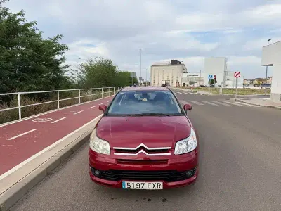 Usado Citroën C4 110 CV (80 kW) 2007 Granate Berlina