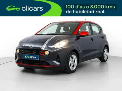Usado Hyundai i10 67 CV (49 kW) 2022 Gris Utilitario
