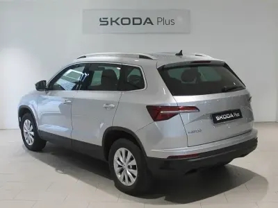 Usado Skoda Karoq Ambition 150 CV (110 kW) 2023 Gris plata SUV