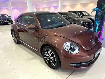 Usado VW Beetle Design 105 CV (77 kW) 2016 Marrón Utilitario
