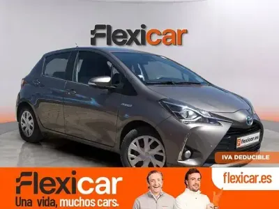 Usado Toyota Yaris Active 100 CV (73 kW) 2020 Gris