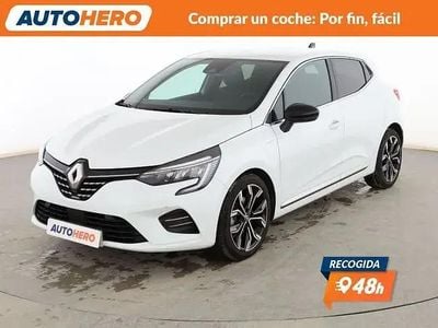 Używany Renault Clio V Techno 140 KM (102 kW) 2022 Biały Sedan/Limuzyna